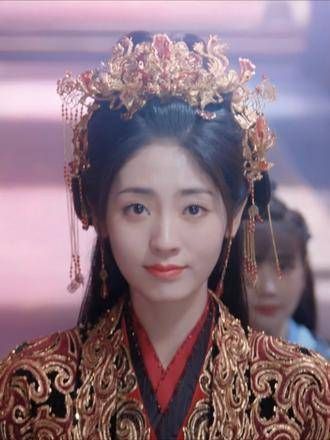 剧名:《烈焰》邢菲 大婚现场,凤冠霞帔,古装新娘美如画 古装婚服 邢菲