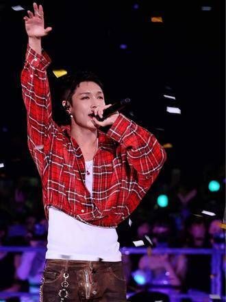 抓到一只活蹦乱跳的小羊,彩带飘落时…