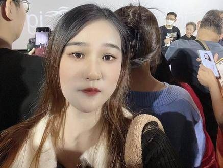 无法合影，就换个方式与你留下美好回忆，今日收获满满的幸福，刘德华