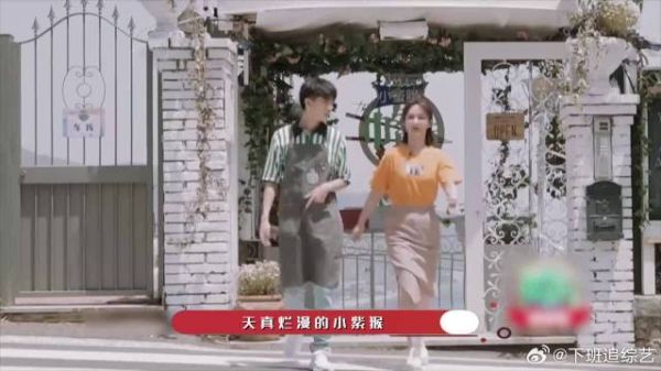 杨紫店门口“磨洋工”,总是找机会偷懒太可爱了!