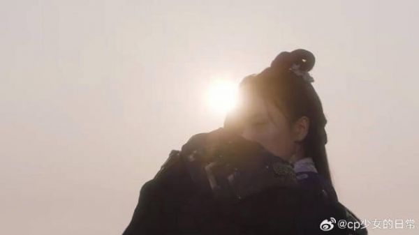 时宜被敌军围攻,周生辰及时赶到霸气护妻,紧紧抱着她