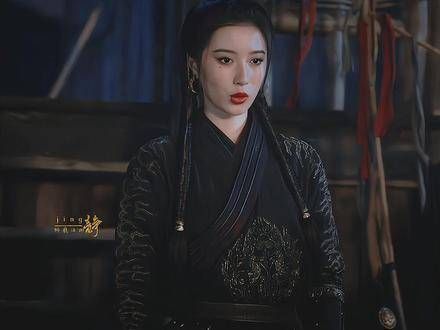 小姐姐真酷,感觉应该是小薛的搭档吧