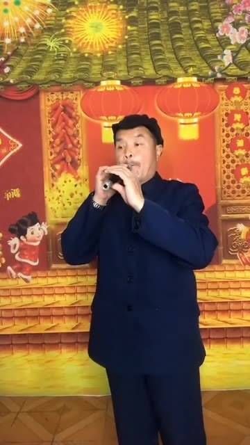 快来围观 吹响唢呐放飞心情