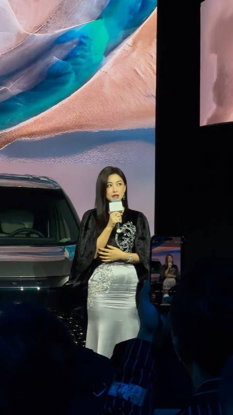 朱珠这么瘦,也有小肚子,女生真的不要太焦虑了