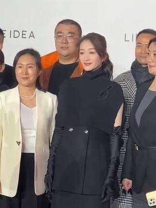 李小冉亮相活动现场