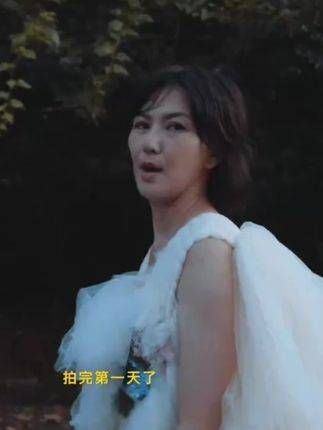 就在日落之后的演唱会拍摄花絮,一起欣赏夕阳吧