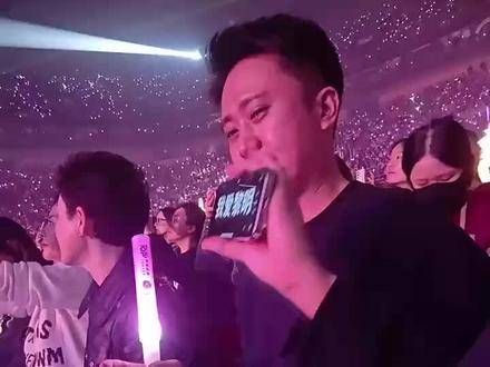 著名主持人杨帆也是明迷,现场气氛热烈,人气高涨…