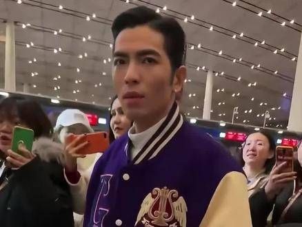 同样是迎娶大老婆,当古巨基邂逅萧敬腾,一位52岁的妻子诞下孩子…