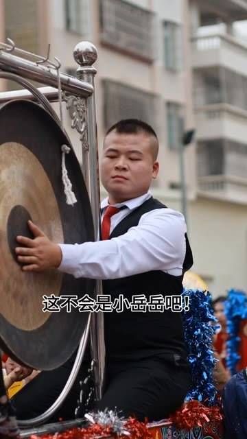 这是小岳岳吗?确实多才多艺啊!