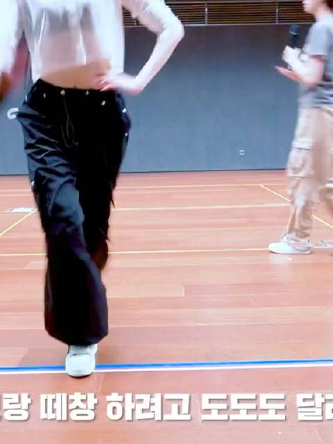 素颜的张元英彩排,像个高中生