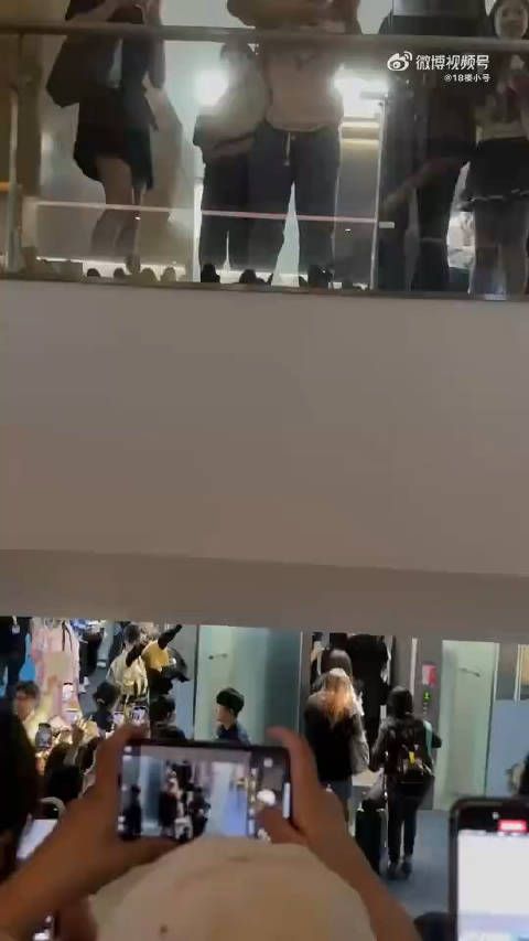 丁禹兮护虞书欣进电梯!谁懂小丁的男友力