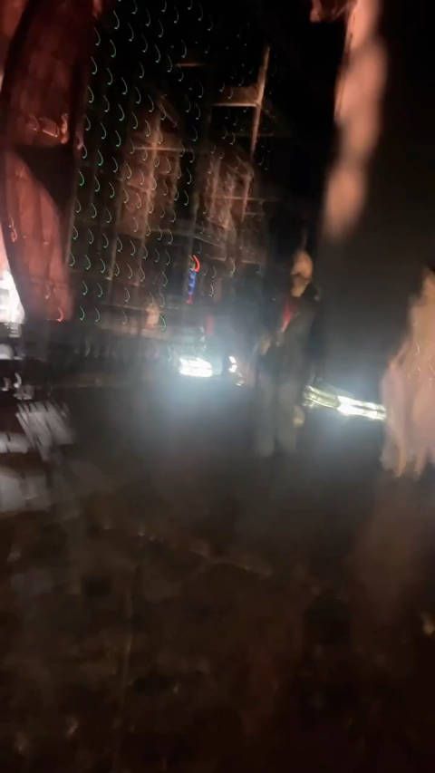 白鹿踩的这对高跟鞋看着好危险，果然女明星都不容易