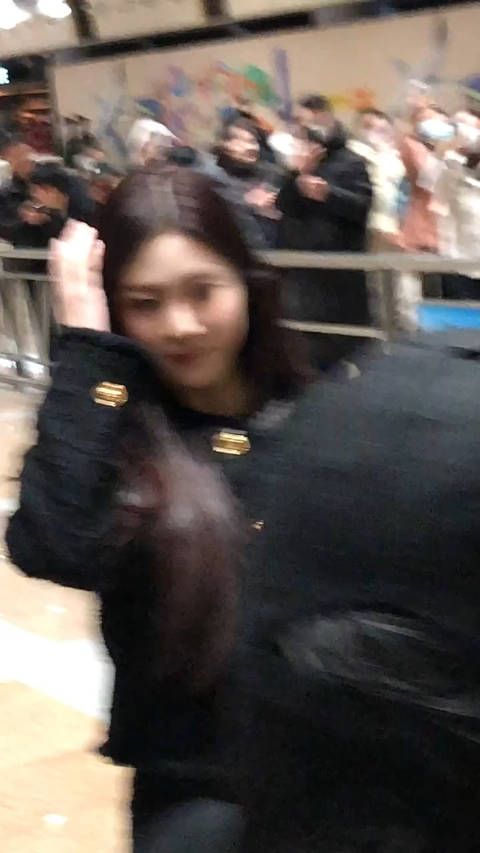 宁艺卓出道四周年快乐 240229|饭拍视频|PEK到达 宁艺卓! 我宣你!