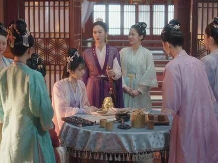 姐妹遇到难题,思思总是全力以赴,虽然资金有限,但她确实是“亿”点点尽力