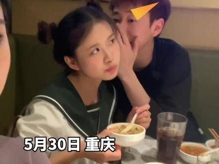 女生带着闺蜜一起用餐,男友却说:怎么把妈妈带来了…