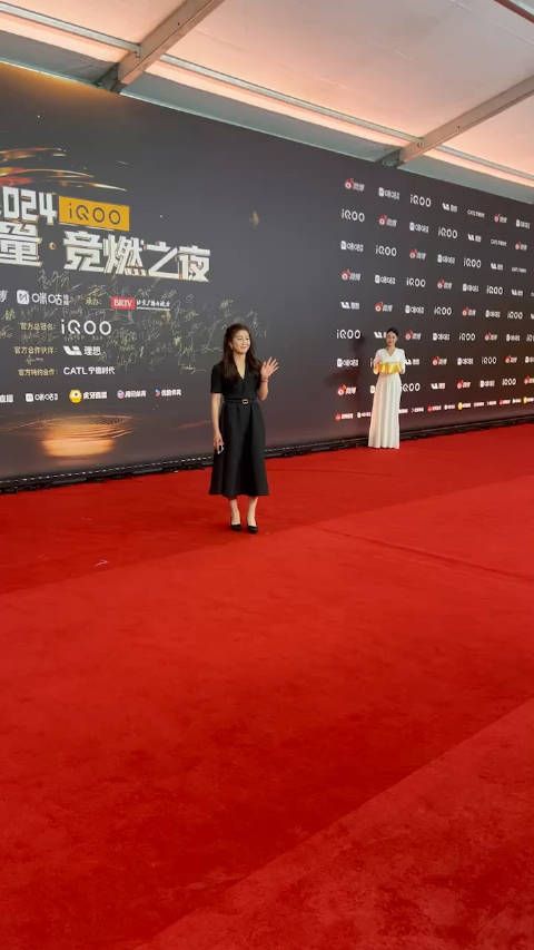 看到梦姐了@陈梦-乒乓球 ！好漂亮！ 微博竞燃之夜红毯中国力量竞燃之夜