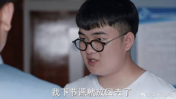 林妙妙的小鸡舞，两人看呆了，神经病吧