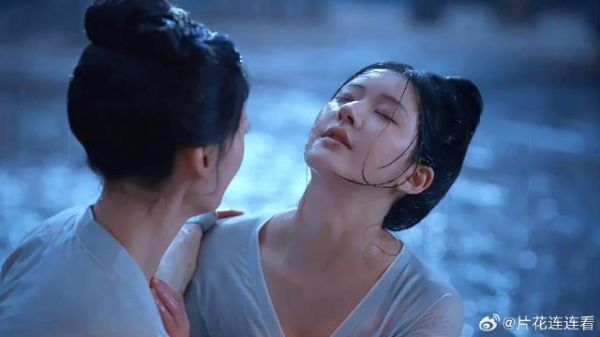 燕子京驱赶端午,在她走后却在身后望着她默默落泪