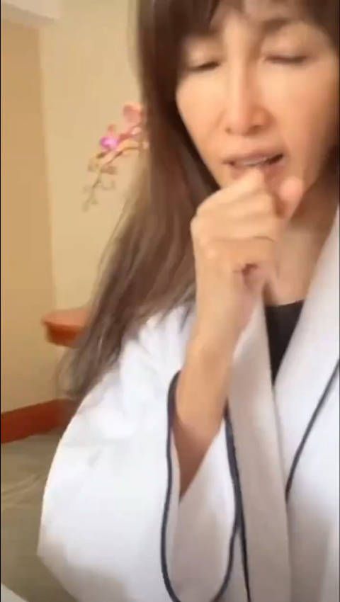 工藤静香素颜吃早餐,还以为是papi 酱