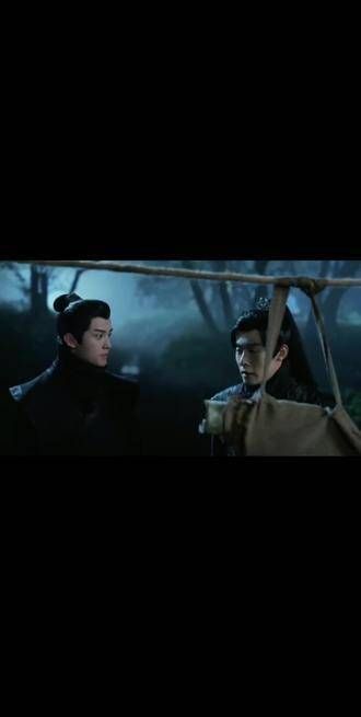 侍卫对抗,一人独战两人 易飞