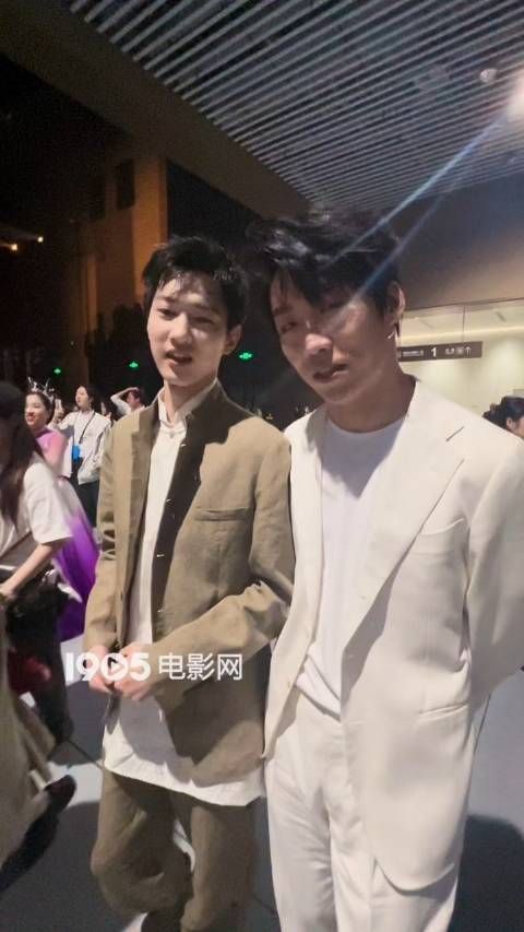 星辰大海喜剧搭子在后台诞生!王天放和邬家楷互评“E懵了”“就是帅”