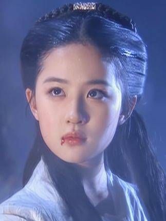 小龙女泪流满面的破碎感，真是让人心生怜悯，每一幕都美得令人沉醉