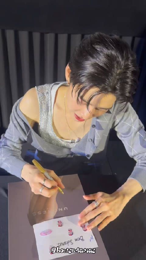 有人托我问 :P'Kin去伦敦了 想念P'Kin吗 PP:想念kub~ 241116