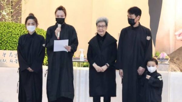 石英葬礼举行,女儿林千钰哭成泪人,前女婿焦恩俊送花篮致哀