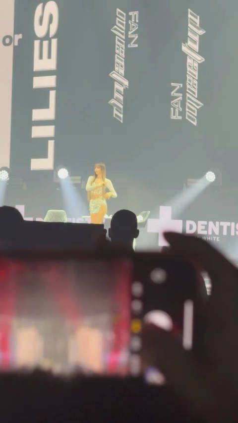 lisa抽签抽到了维秘走秀,好辣