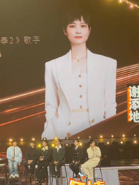 作为主持人介绍了@李宇春 ,老朋友的友谊真的太好了