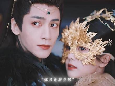 “动了心的人连剑都握不住” 他轻轻一触,神女便松开了手中的剑