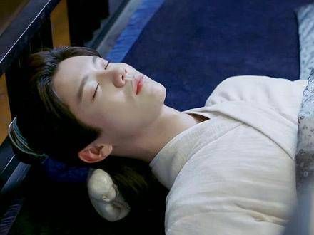 你成了他人话语中的反派妖女，将纯真的小仙君诱拐至家中…