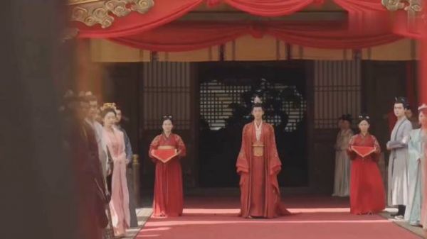 女人一心想做王后,却因势力眼,竟错失良机