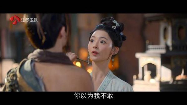 街痞去砸店的时候，越云岫@尚新月的微博 据理力争，街痞也不想闹出人命…