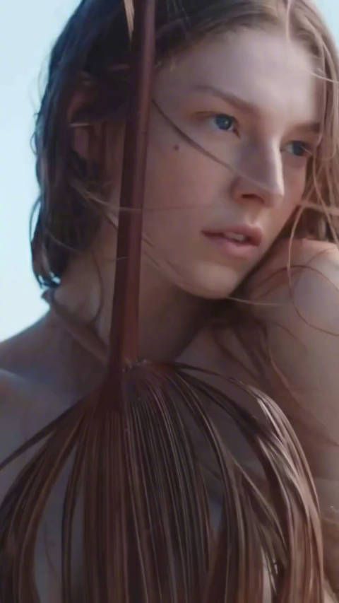 Hunter Schafer x Pirelli Calendar 2025|出镜倍耐力2025年历的Schafer