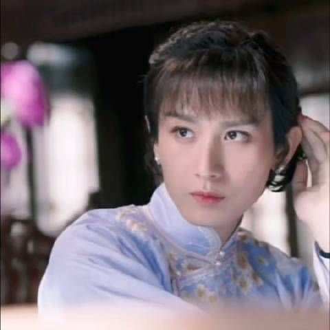 既演得了二少爷,也演得了二少奶奶 ✘