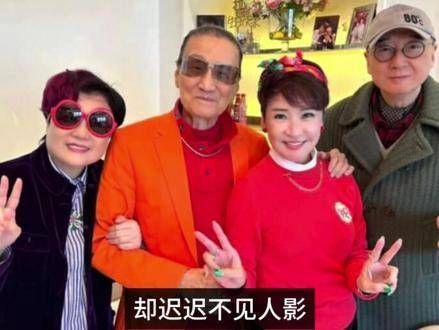87岁的谢贤出现在街头寻找厕所,身边有4位工人陪伴照料,上个月王菲曾去探望