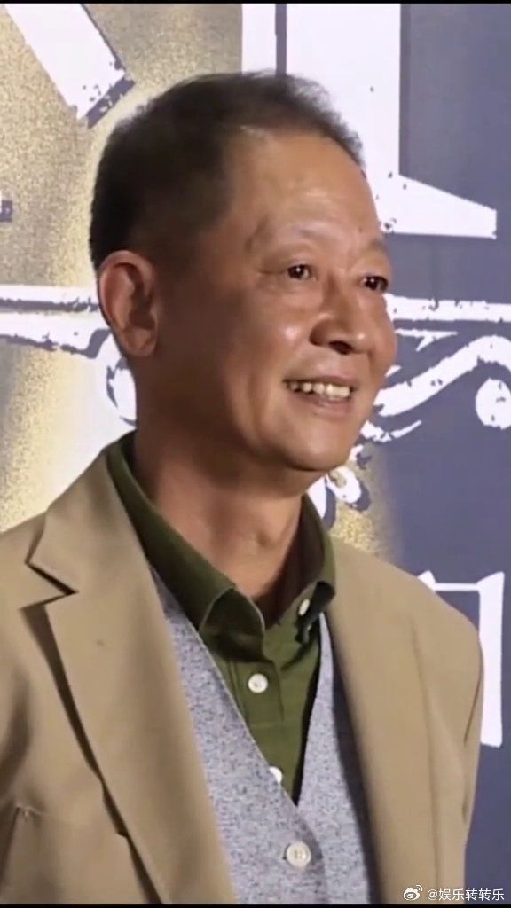 曾经红遍中国,如今无人问津,确比不过小鲜肉,此次为武汉低调捐款…