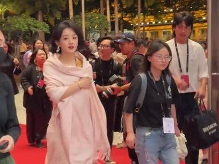 金鸡奖的路透图来了今天的造型你觉得如何?