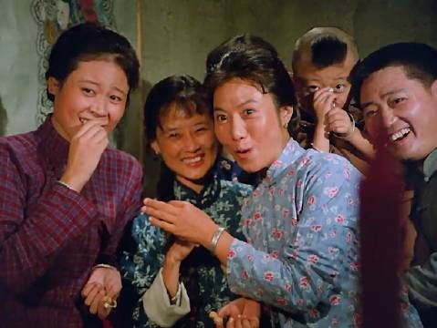 那个年代的爱情,干净又纯粹,女主角是大家熟悉的一位大姐,爱情电影