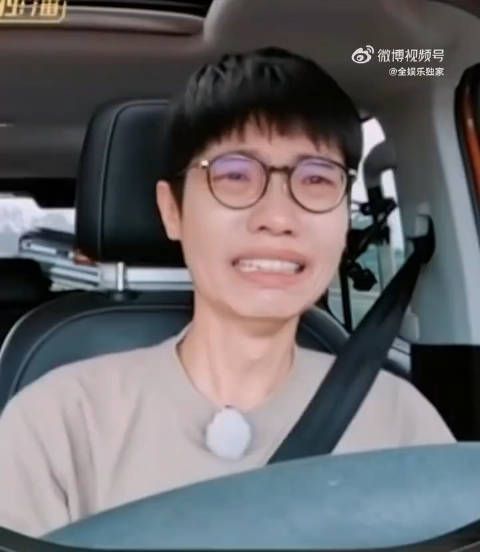 李行亮,你的笑可是咱们团队的宝藏啊!赶紧收起来别让悲伤偷走了,快笑一个!