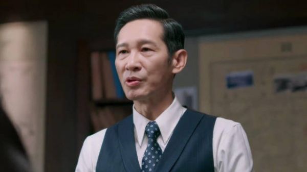 父亲得知道了儿子陷入危险中,毅然决然地选择以身入局