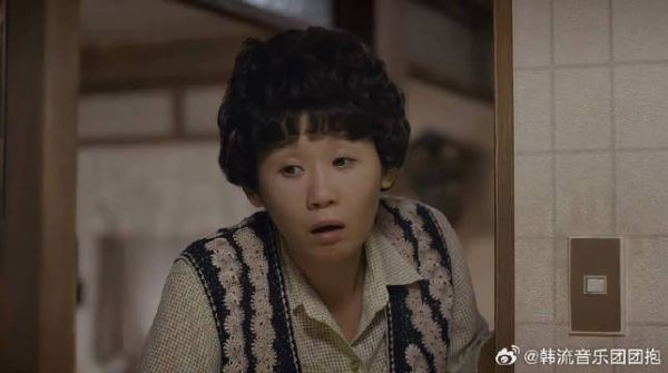 妈妈常夸善宇懂事,却在床下发现香烟,伤心痛哭!