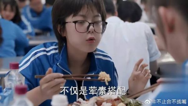 校花帮林妙妙打饭,没想到吃这么多,校花都不敢帮她打了