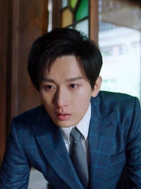 奶奶离世,云弘深进门悲伤到腿软,成毅演得太绝了,表演的细节拿捏了…