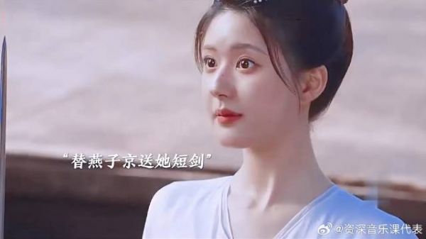 燕子京送端午宝剑,亲自教她剑术防身术,两人感情升温