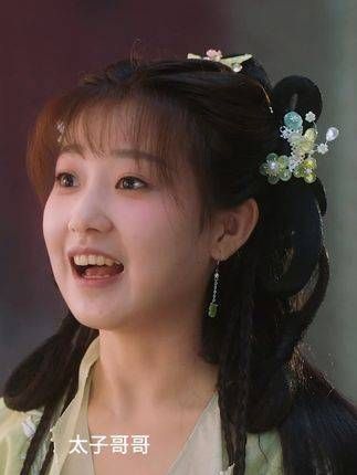 病娇少女迷恋上了已婚王爷,为了独占王爷的心,她想尽办法折磨王妃…