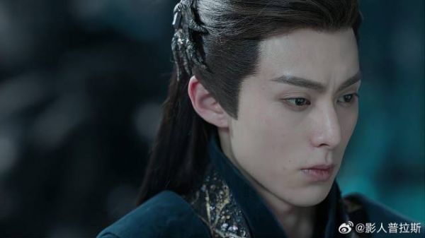 小兰花受伤，哪料不肯涂药，东方青苍一听急了