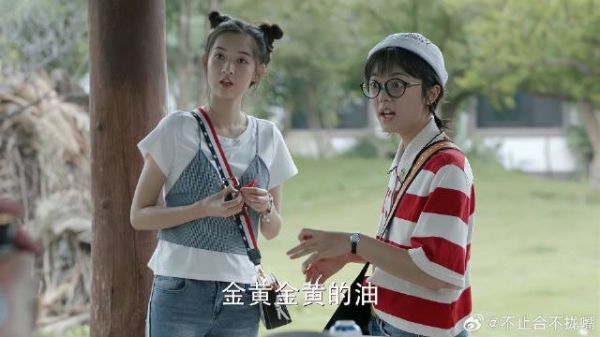 钱三一就喜欢林妙妙,走哪都跟着,还要坐在旁边