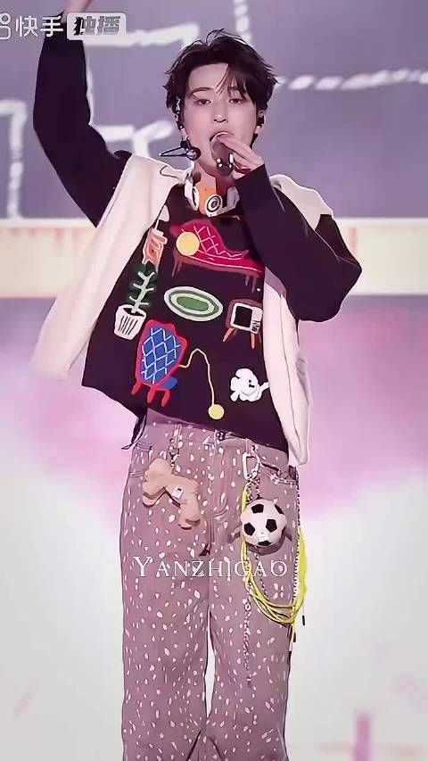 太萌了!严浩翔 时代少年团五周年演唱会